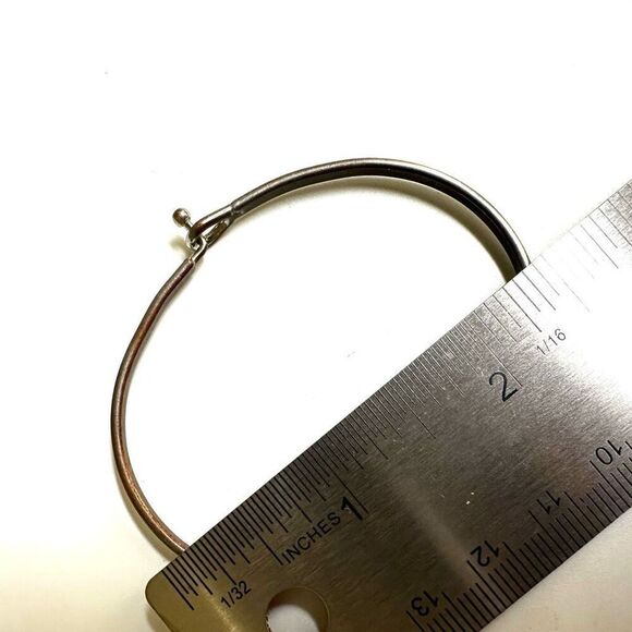 Silver tone sisters bangle bracelet - Picture 7 of 7